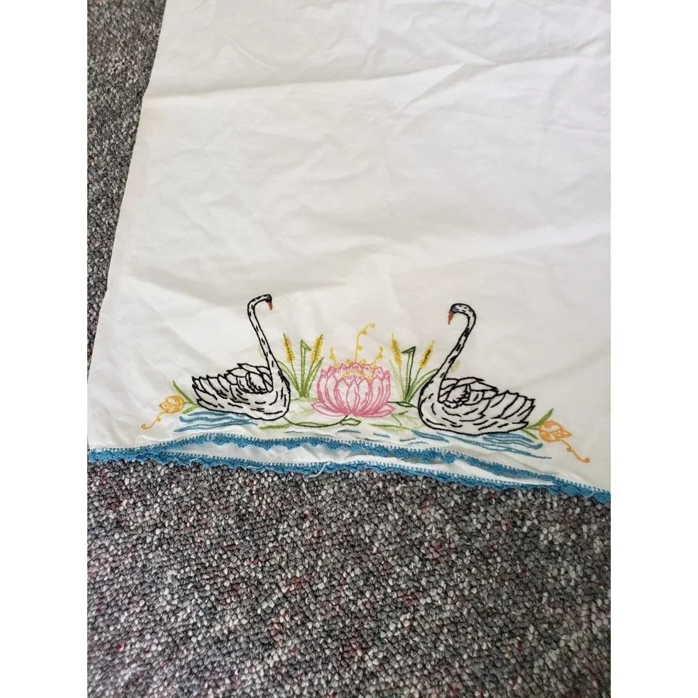 Vintage Swan Embroidered Pillowcase‎